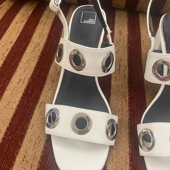 NWOT 14th & Union white sandals with silver ring embellishments, worn once 81/2. - Picture 3 of 9
